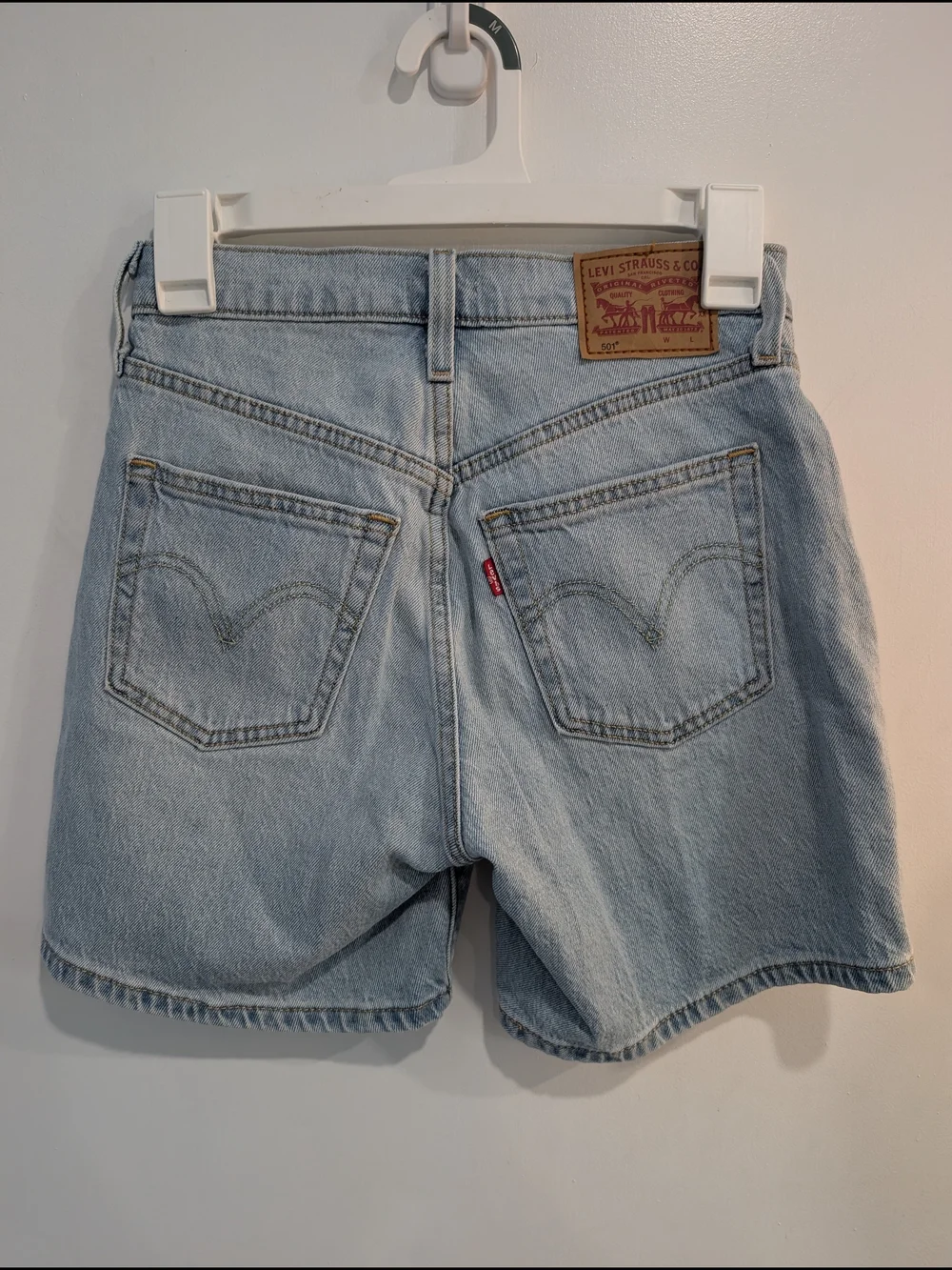 Levi's Mid Thigh High-Rise Shorts Light Wash Denim Size 23 6